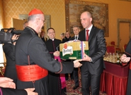 Vatikán přijal požehnané plzeňské pivo a křišťálový pohár pro papeže