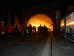 Do tunelu.