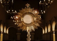 Je vzorem eucharistické úcty, říká o sv. Janu Sarkanderovi nynější kněz v Opavě-Jaktaři