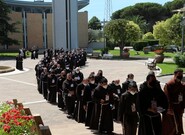Generální ministr má vzněcovat oheň, říká český provinciál františkánů o nové hlavě řádu