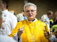 "Zůstal člověkem se širokým moravským srdcem". Poslední rozloučení s biskupem Esterkou