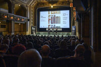 2022-10-24-11-00-02-221020_DasFilmfest_Zahájení v kině Lucerna. Foto Petra Hajská, Goethe-Institut.