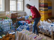 Petr Zavřel z charity o potravinové sbírce: Lidé přispívají, mám z toho velkou radost