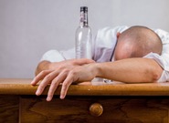 Obezita, diabetes i nadměrná konzumace alkoholu. Rizika onemocnění jater připomíná mezinárodní den
